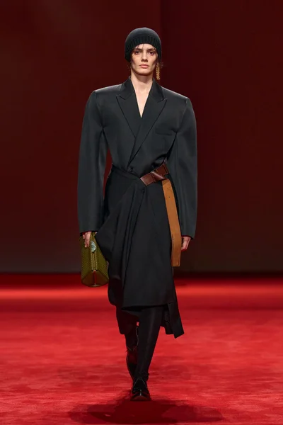 Look 3